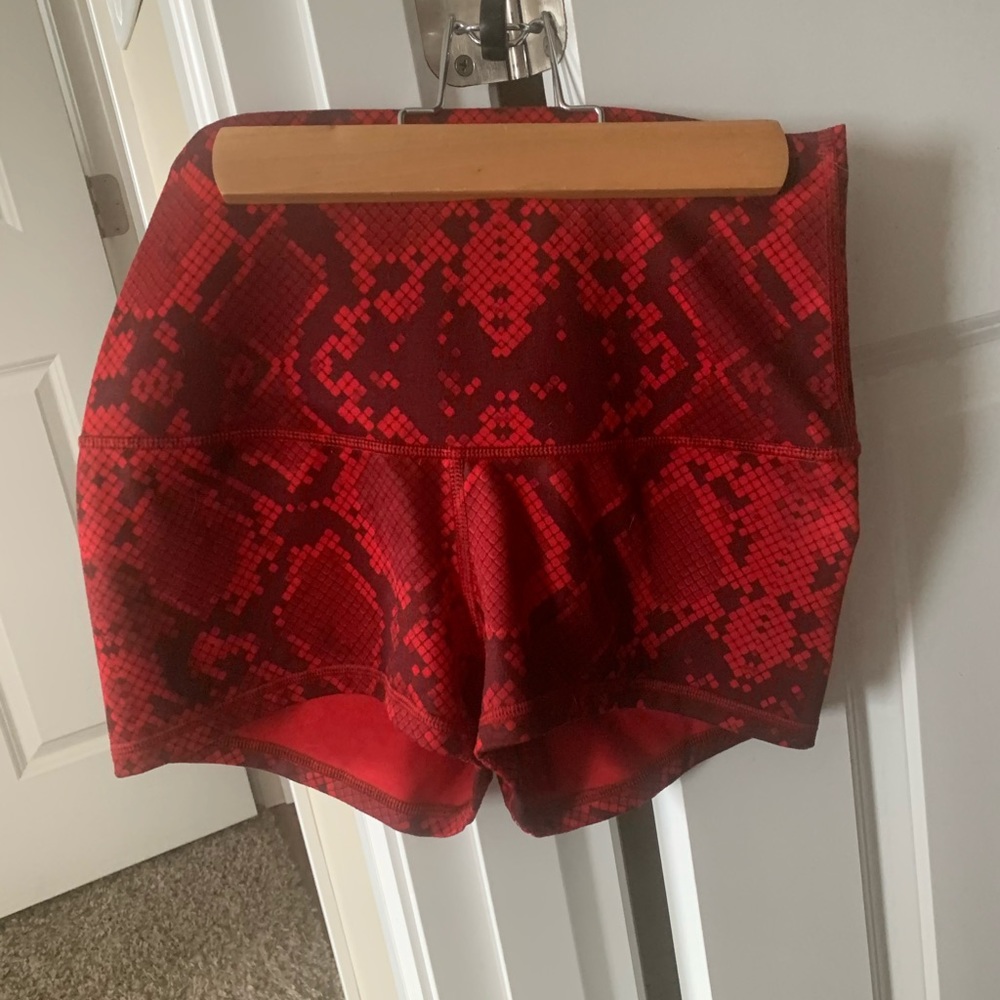 Lululemon booty shorts